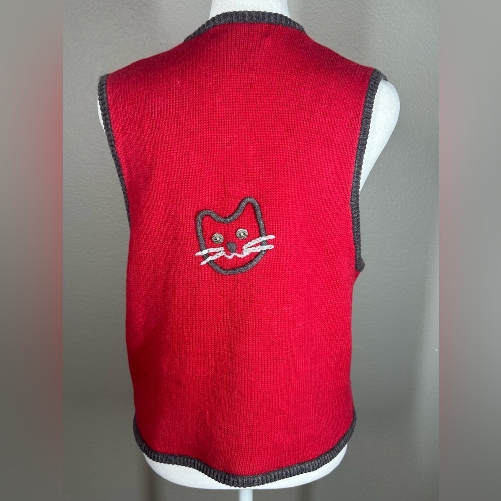 VINTAGE Timberlea Cat Embroidered Sweater Vest Red Gray Button Front Size Small - Picture 4 of 9
